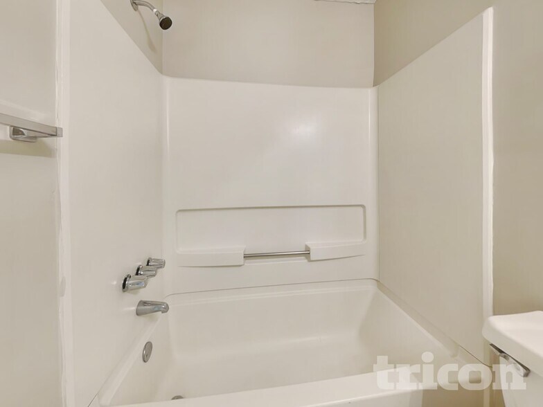Building Photo - 434 Creek View Ct