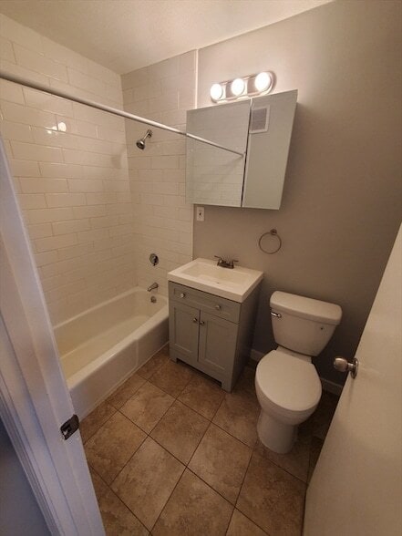 Building Photo - 215 Pearl St