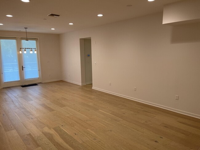 Building Photo - 4240 Laurel Canyon Blvd