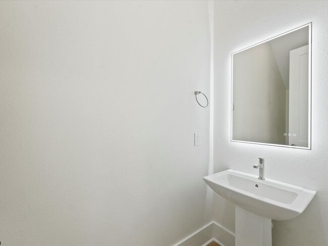 Building Photo - 227 Noras Ln