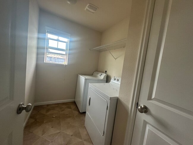 Building Photo - $500 off for first month rent