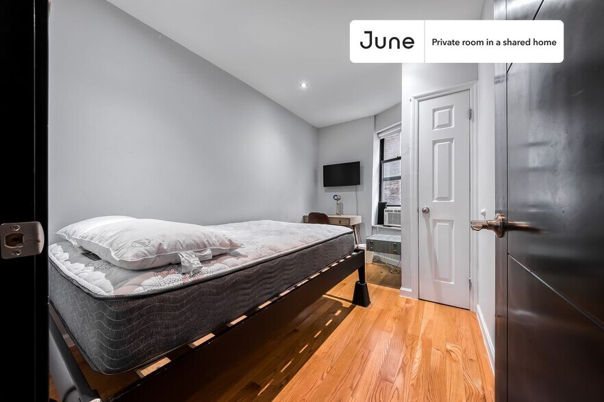 Primary Photo - Private bedroom in 3 bed/1 bath Home