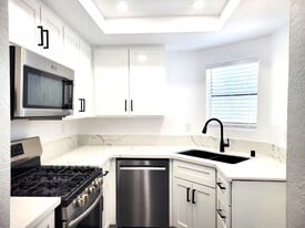 Building Photo - 12464 Montecito Road #464