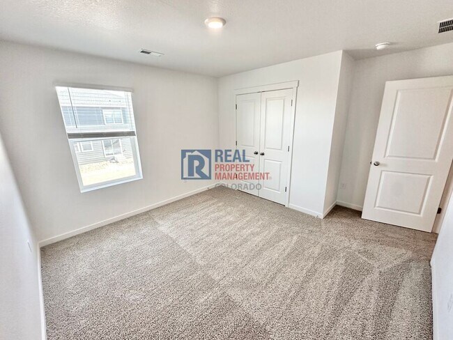 Building Photo - 778 N Clubview St