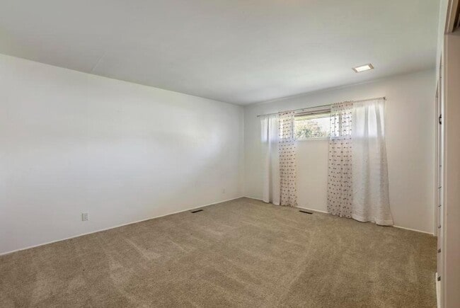 Building Photo - 216 Diana Dr