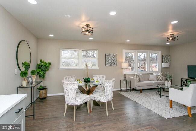 Building Photo - 5026 Preston Ln