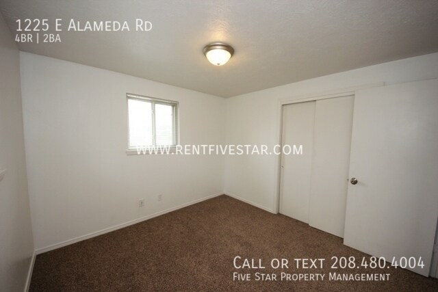 Building Photo - 1225 E Alameda Rd