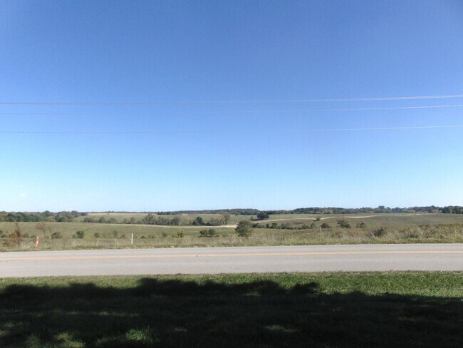 Building Photo - Fayette Family Farm House!