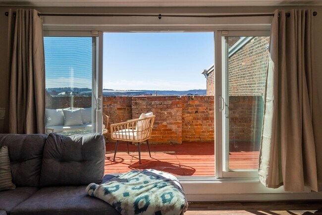 Building Photo - Urban Luxury with Stunning City Views – 2BR/2BA in Over-the-Rhine