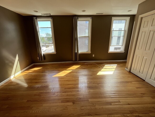 Building Photo - 949 Dorchester Ave