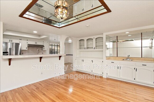 Building Photo - 227 S Irena Ave