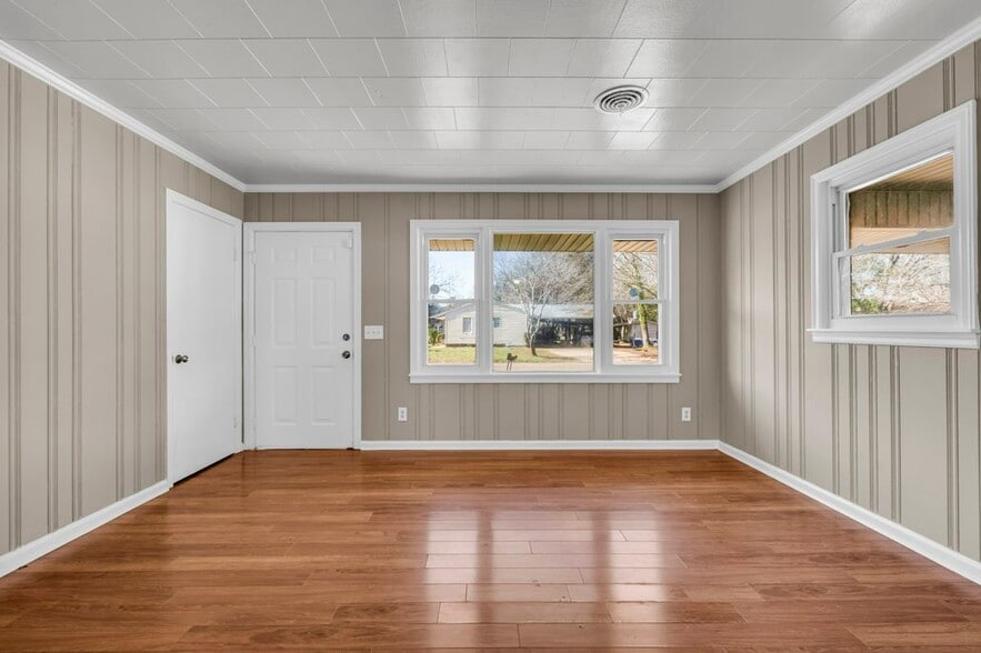 Building Photo - 266 McHall Dr