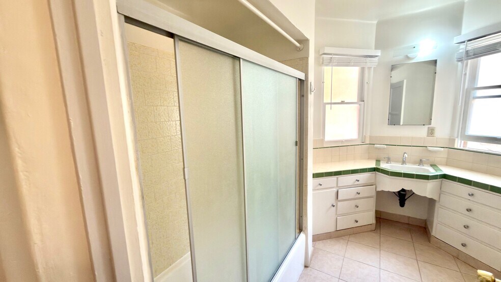 Building Photo - 1700 Don Carlos Ave