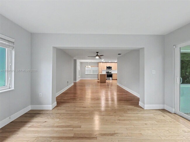 Building Photo - 7601 SW 64th Ct