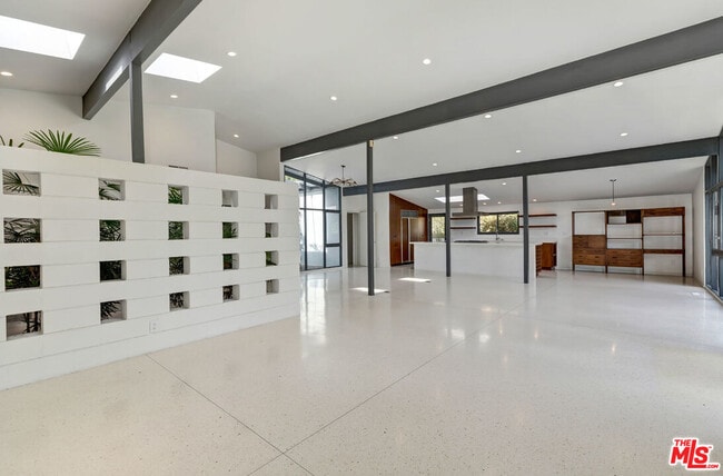 Building Photo - 7560 Lolina Ln