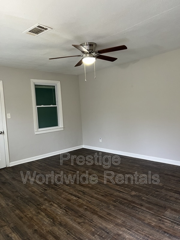 Building Photo - 3028 Meade St