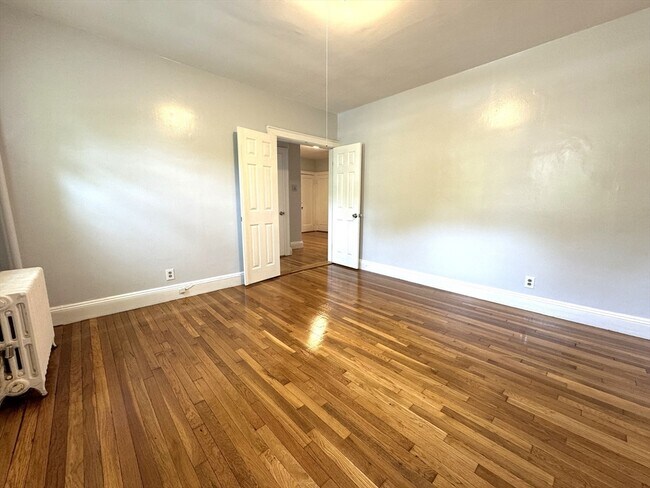 Building Photo - 52 Strathmore Rd