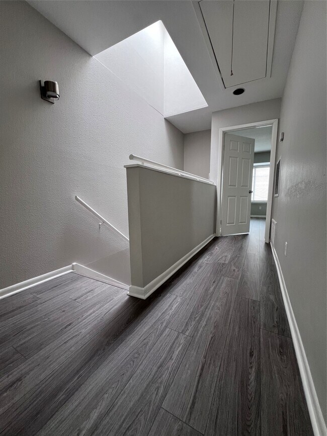 Building Photo - 5917 Fairdale Ln