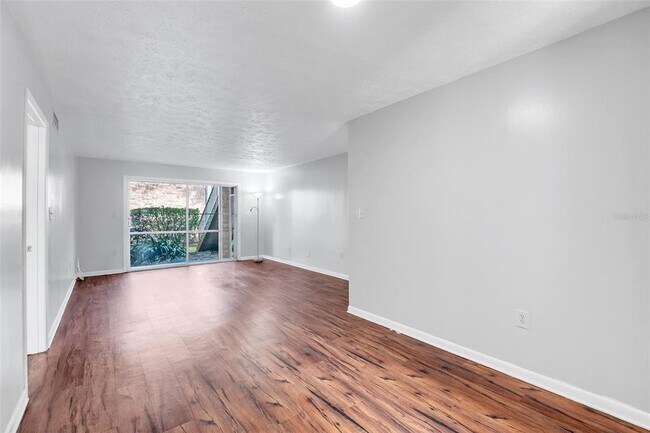 Building Photo - 4212 Lake Underhill Rd