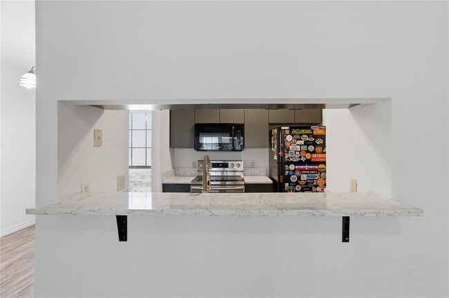 Building Photo - 3001 Cedar St