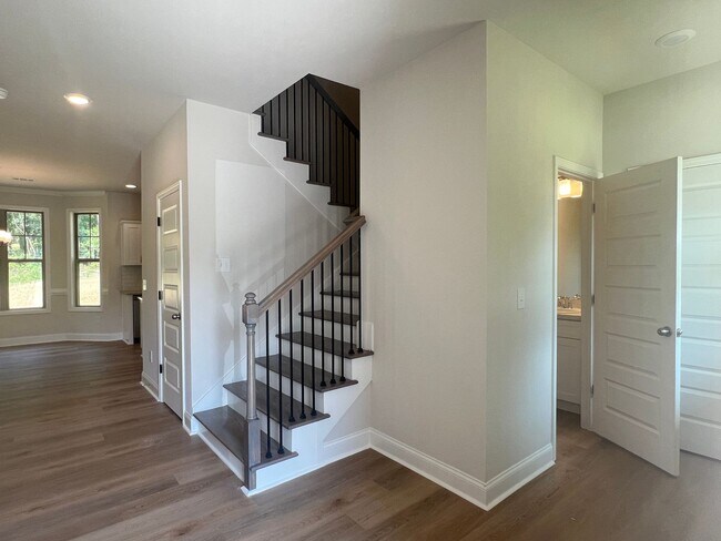 Building Photo - Beautifully Done & Brand New 4BD/2.5 Home in Jones Co.