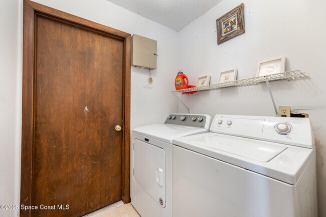 Building Photo - 419 St Georges Ct