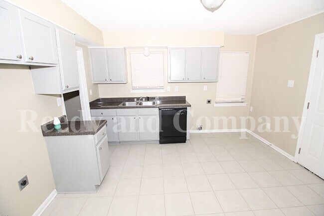 Building Photo - 3230 Sweet Springs Dr