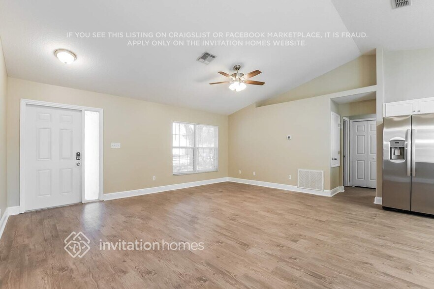 Building Photo - 423 Woodview Dr