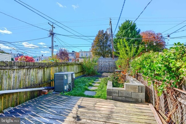 Building Photo - 3528 Hickory Ave