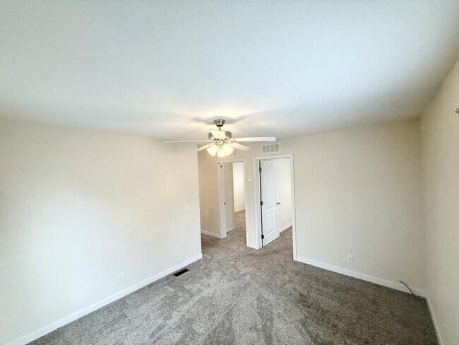 Building Photo - 9345 White Pine Ct