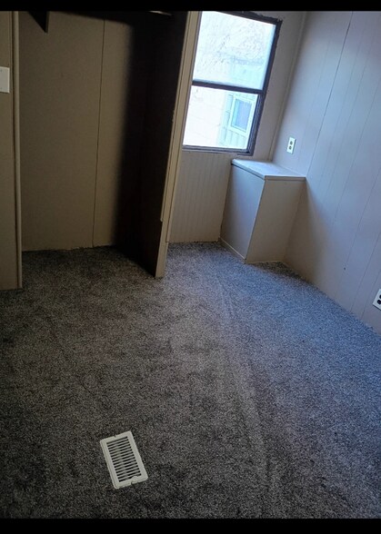 Building Photo - 6408 Kennedy Ave