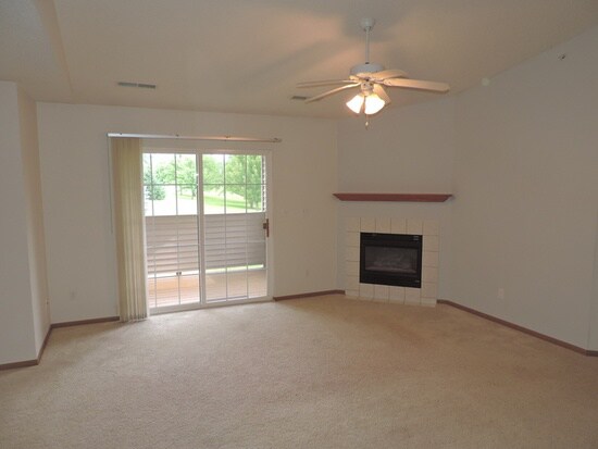 Building Photo - 2448 Rushmore Dr
