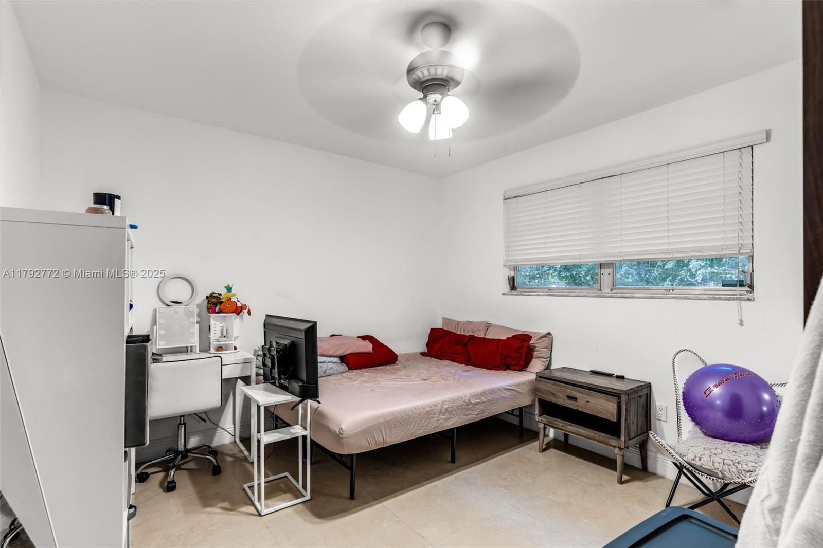 Building Photo - 1130 Cotorro Ave