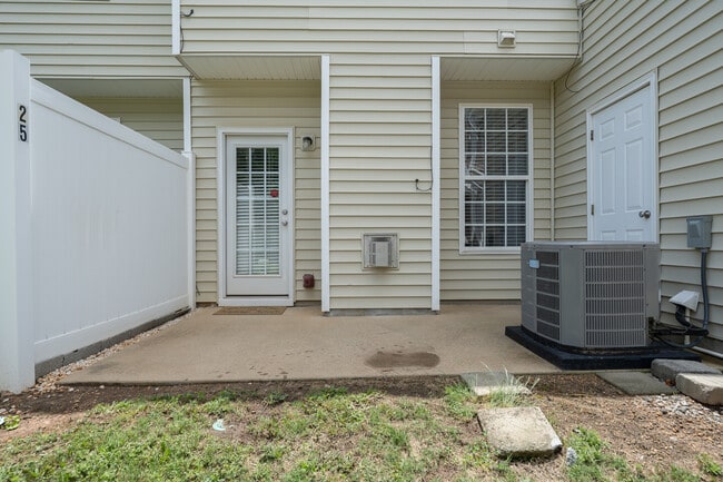 Building Photo - 25 Stratus Ct