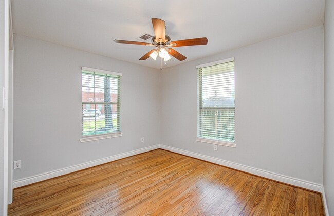 Building Photo - 1417 Longhorn Dr