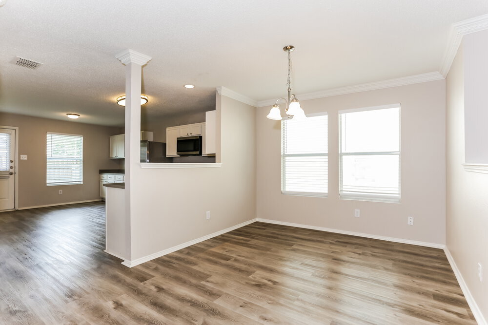 Building Photo - 2365 White Pine Dr