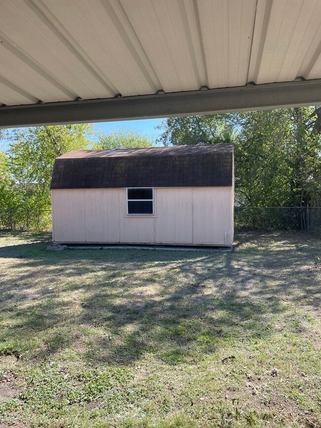 Building Photo - 410 W Lindbergh Blvd