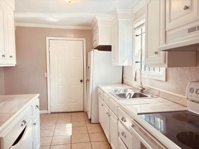 Building Photo - 234 Culbertson Ave