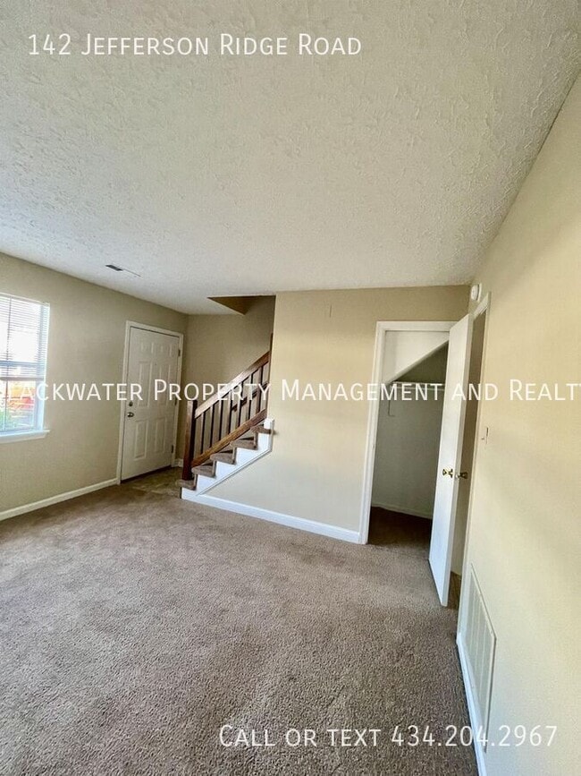 Building Photo - 142 Jefferson Ridge Rd