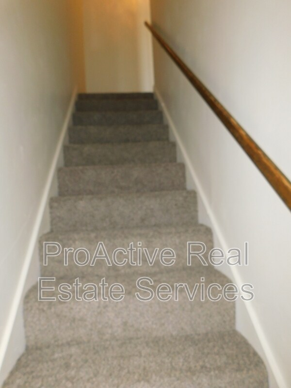 Building Photo - 215 Greenbrier Ave