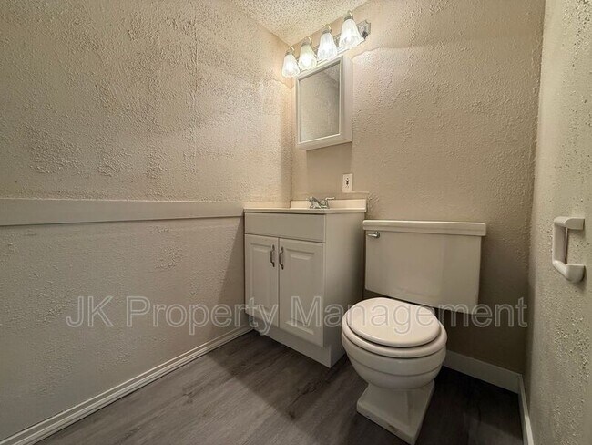 Building Photo - 2716 Central Ave