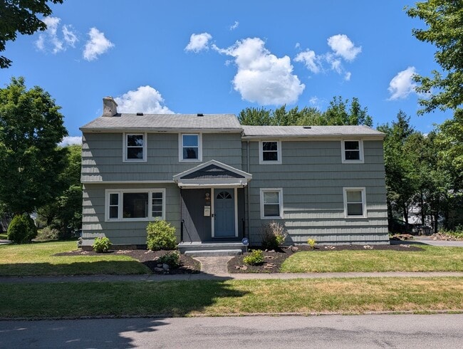 Building Photo - 111 Eastmoreland Dr