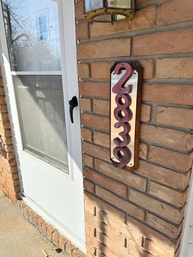 Building Photo - Welcome To Your Spacious Oasis!