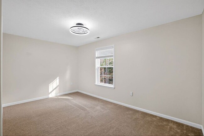 Building Photo - 47225 Schwartzkopf Dr