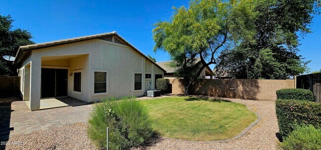 Building Photo - 841 E Lovegrass Dr