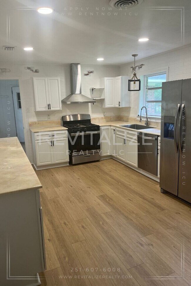 Building Photo - Beautiful 3 bedroom 1 bathroom on Dauphin ...