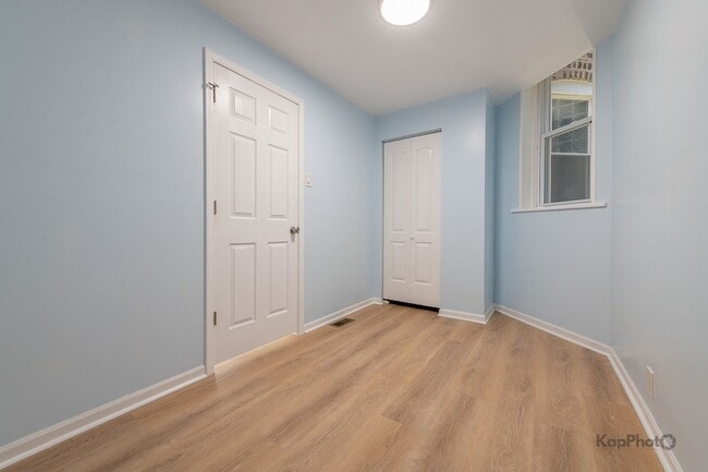 Building Photo - 2821 S Emerald Ave