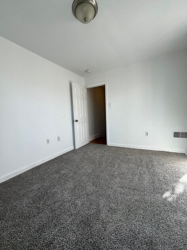 Building Photo - 1617 S 26th St