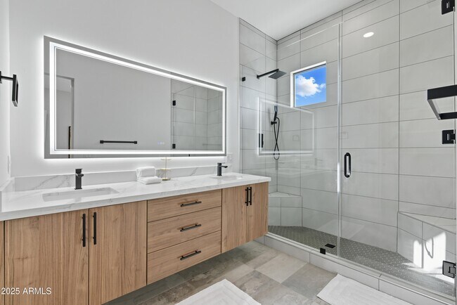 Building Photo - 1501 N Miller Rd