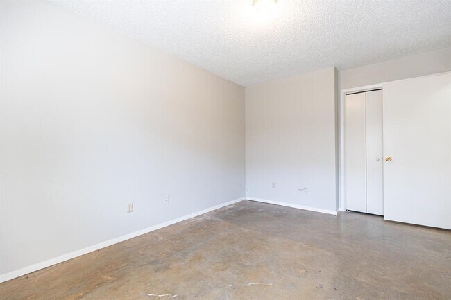 Building Photo - 6201 Berkett Cove